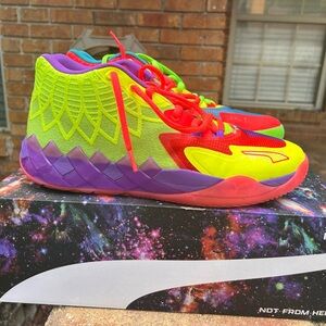 Lamelo “be you”.